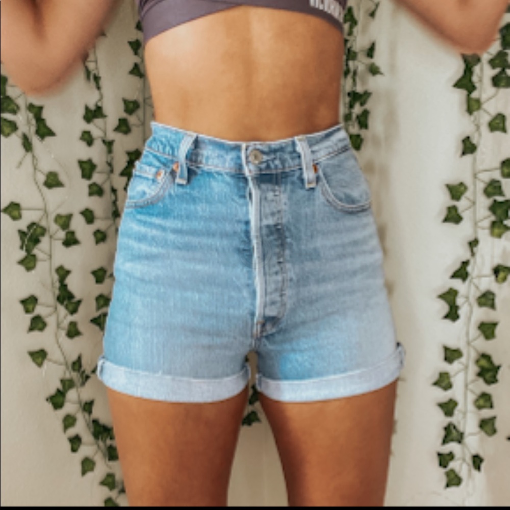 Levi's High waisted Mom Shorts